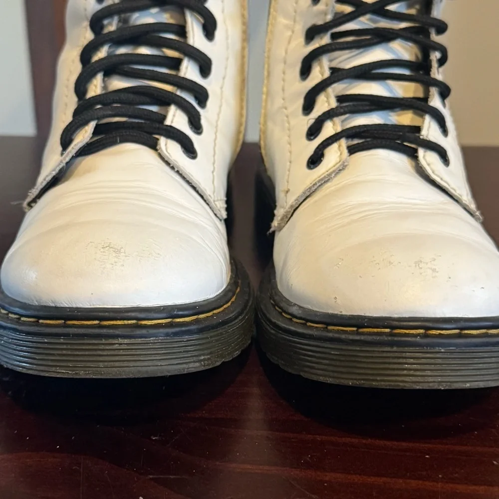 Dr. Martens Doc docs white leather 1460 J youth kids size 2 combat  boots